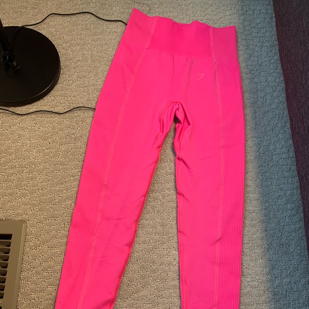 GYMSHARK NEON PINK LEGGINGS